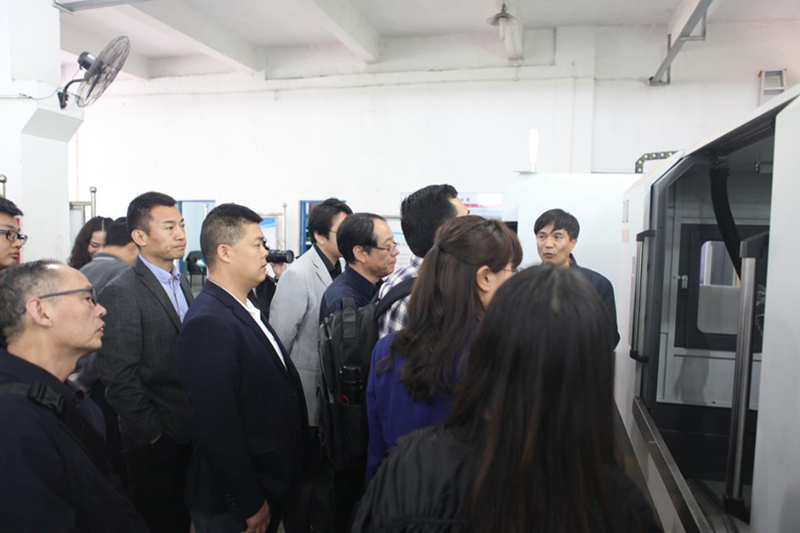机械行业协会参观风暴娱乐车间