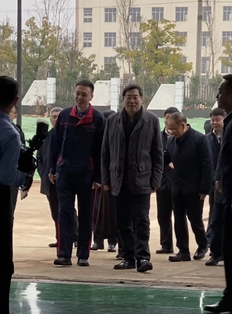 湖南省委书记杜家毫一行来风暴娱乐怀化生产基地视察