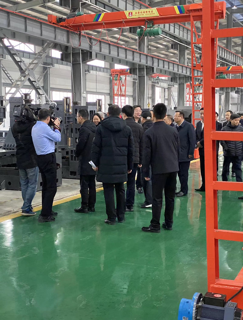 湖南省委书记杜家毫一行来风暴娱乐怀化生产基地视察